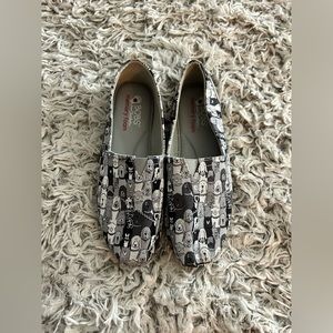 Skechers BOBS Women's Plush-Wag Party Light Grey Flat 9.5 US